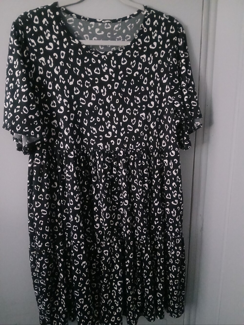Womens Size 2x Black and White Leopard Print Dress